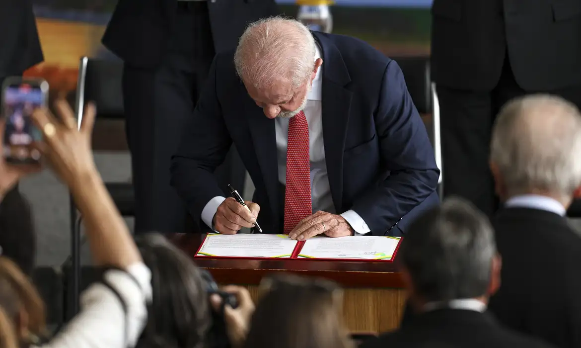 Lula veta projeto que previa redução de penas por atos de 8 de janeiro