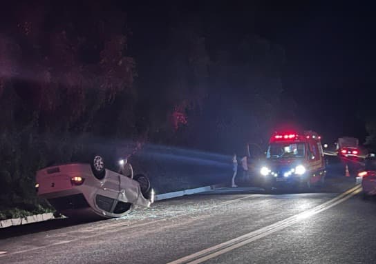 Capotamento na BR-158, em Cunha Porã, mobilizou o Corpo de Bombeiros durante a madrugada (Foto por Divulgação)