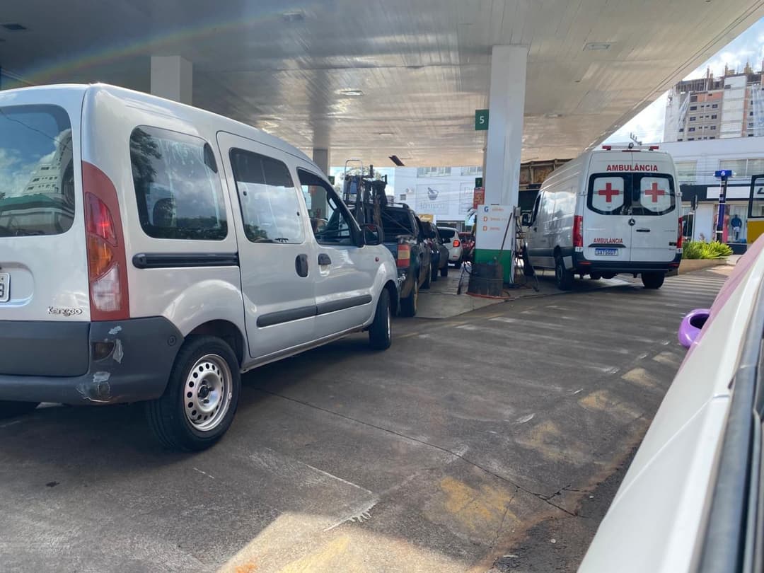 Filas em postos de combustíveis chamam atenção em Pinhalzinho e região