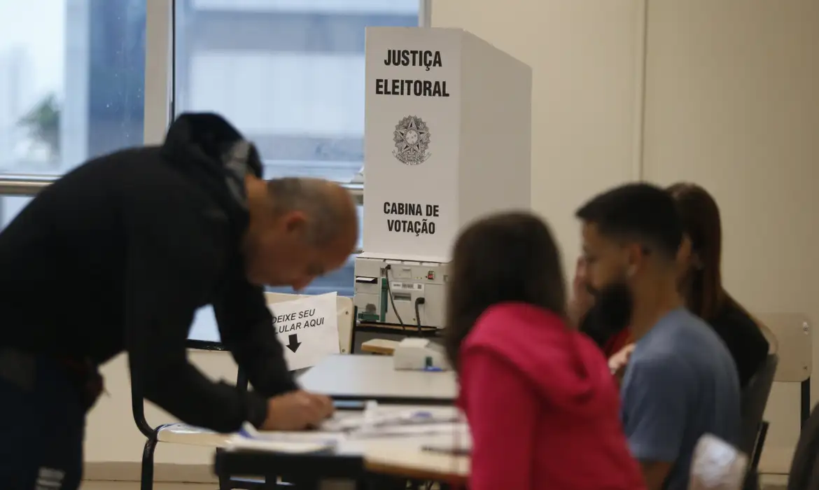 Abstenção dos idosos apresentou queda nas últimas três eleições (Foto por Paulo Pinto/Agência Brasil)