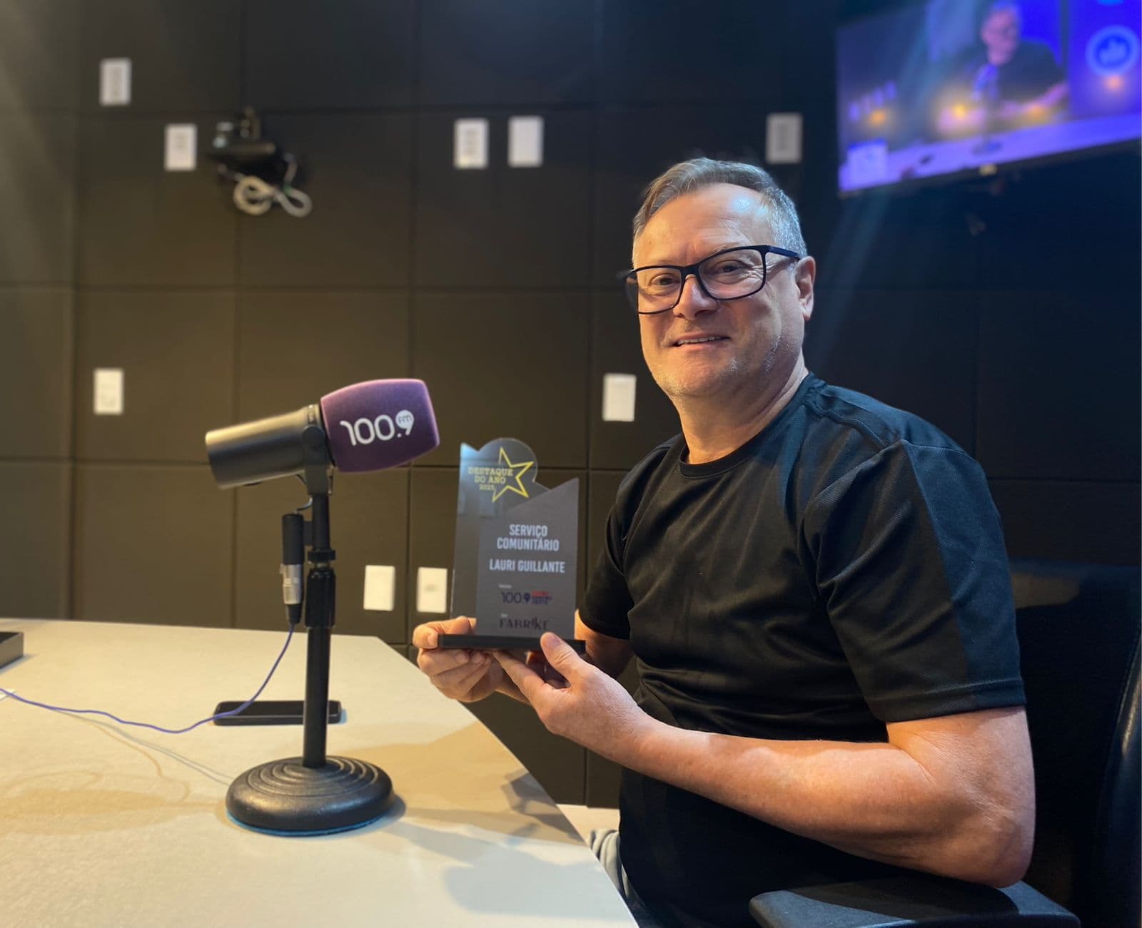 Rádio Centro Oeste homenageia Lauri Guillante com o Prêmio Melhores do Ano 2025 (Foto por Felipe Eduardo Zamboni)