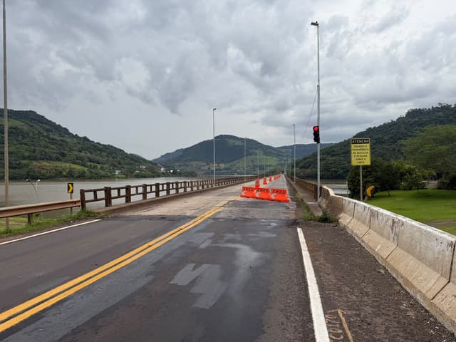 Ponte do Goio-Ên opera em meia pista e não tem previsão de liberação total