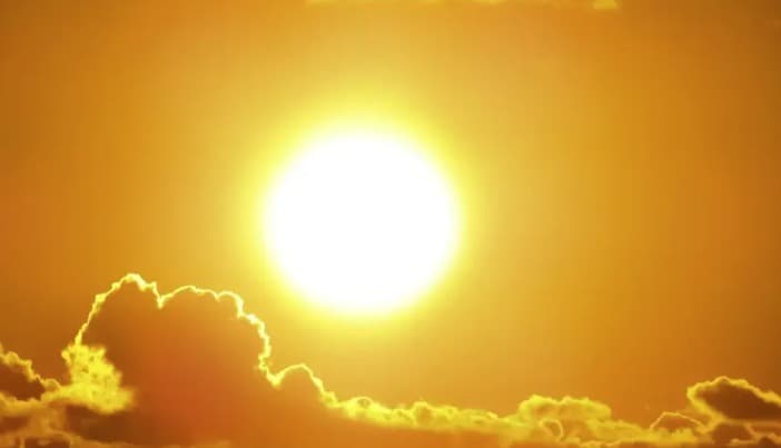 Sistema de alta pressão mantém o tempo firme, enquanto a combinação de calor e umidade pode gerar pancadas de chuva no fim do dia. (por Divulgação)