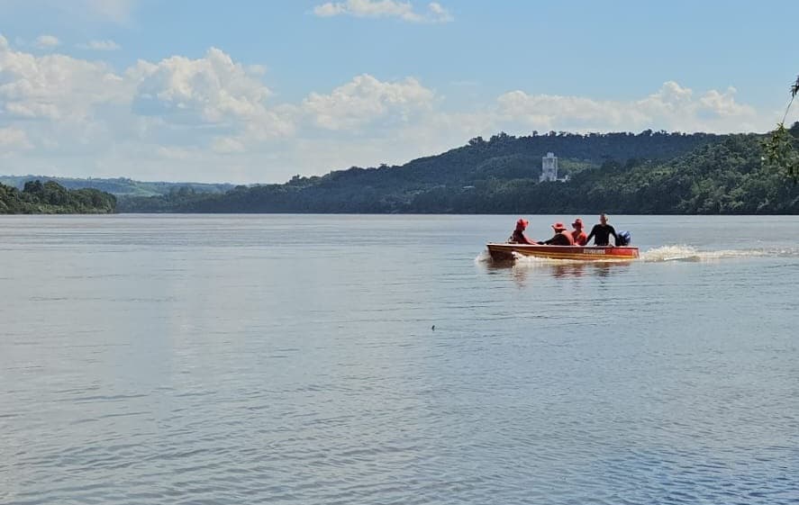 Buscas a rapaz seguem em andamento no Oeste (Foto por Corpo de Bombeiros)