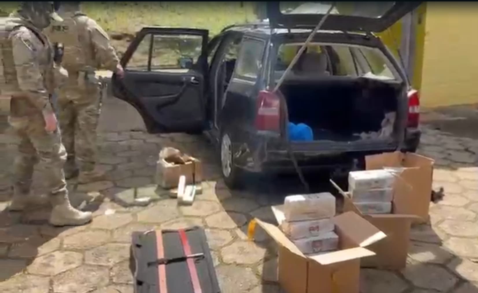 PRF apreende 85 quilos de maconha na BR-282, em Chapecó (Foto por PRF)