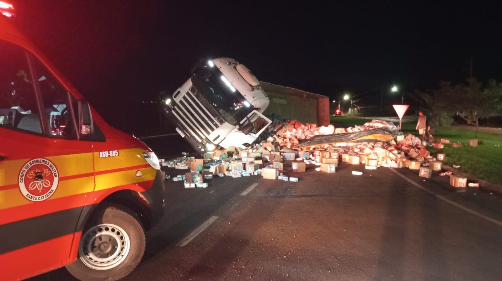 Acidente mobilizou bombeiros em Nova Erechim (Foto por Divulgação CBM)