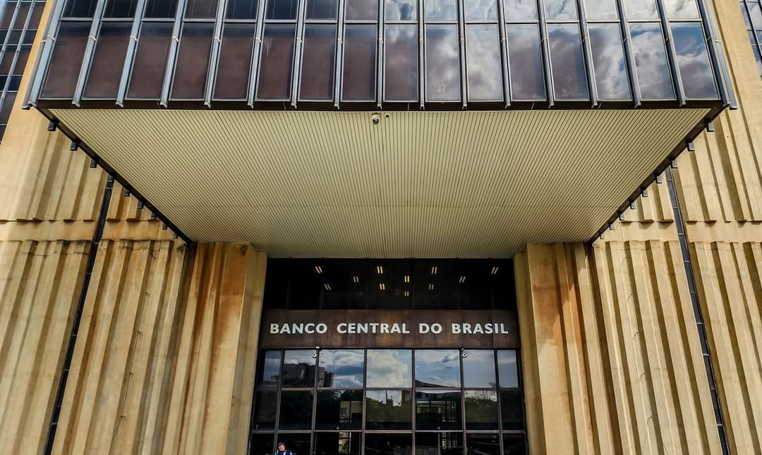 Inflação segue acima da meta e Banco Central reduz previsão de crescimento para 2026