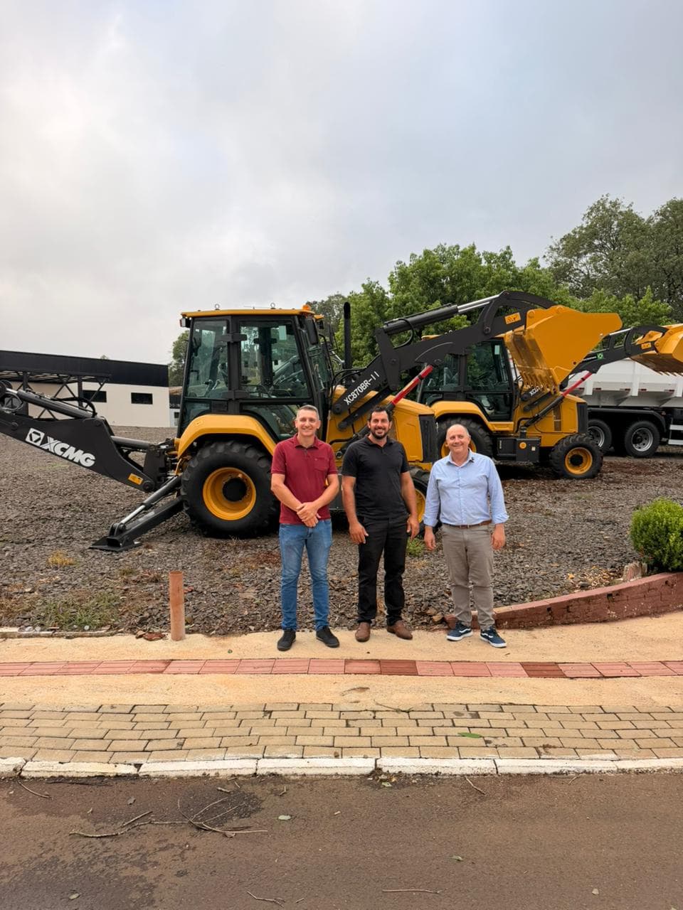 Nova Retroescavadeira reforça frota e amplia capacidade de trabalho em Sul Brasil (Foto por Ascom)