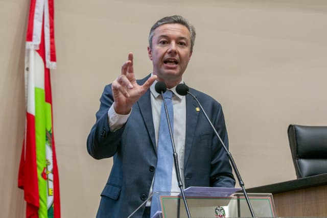 “Pequenos empreendedores também fazem Santa Catarina crescer”, afirma Napoleão Bernardes