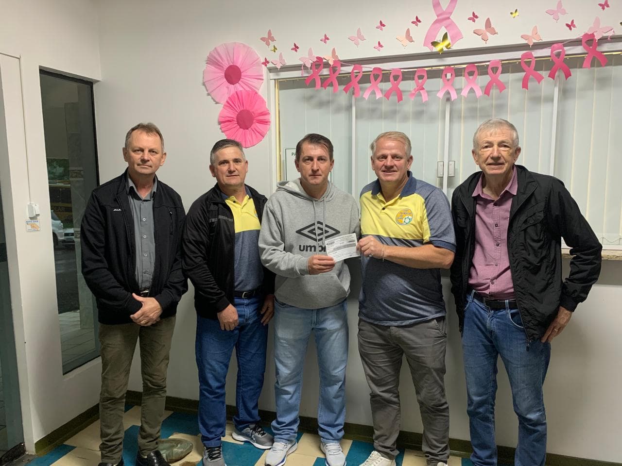 Associação Amigos da Bola entrega doação de R$ 1 mil ao Hospital de Saudades (Foto por ASCOM)