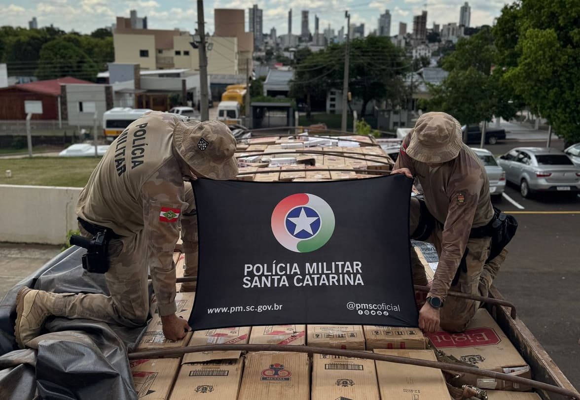 Mercadoria estava escondida (Foto por Polícia Militar)