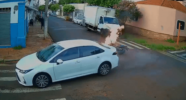 Moto explode em batida; vítima foi arremessada