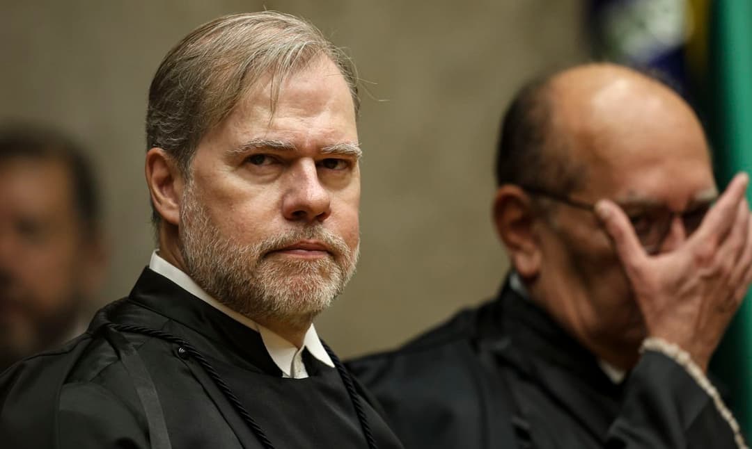 Após citação em mensagens de banqueiro, Toffoli se afasta de julgamento no STF