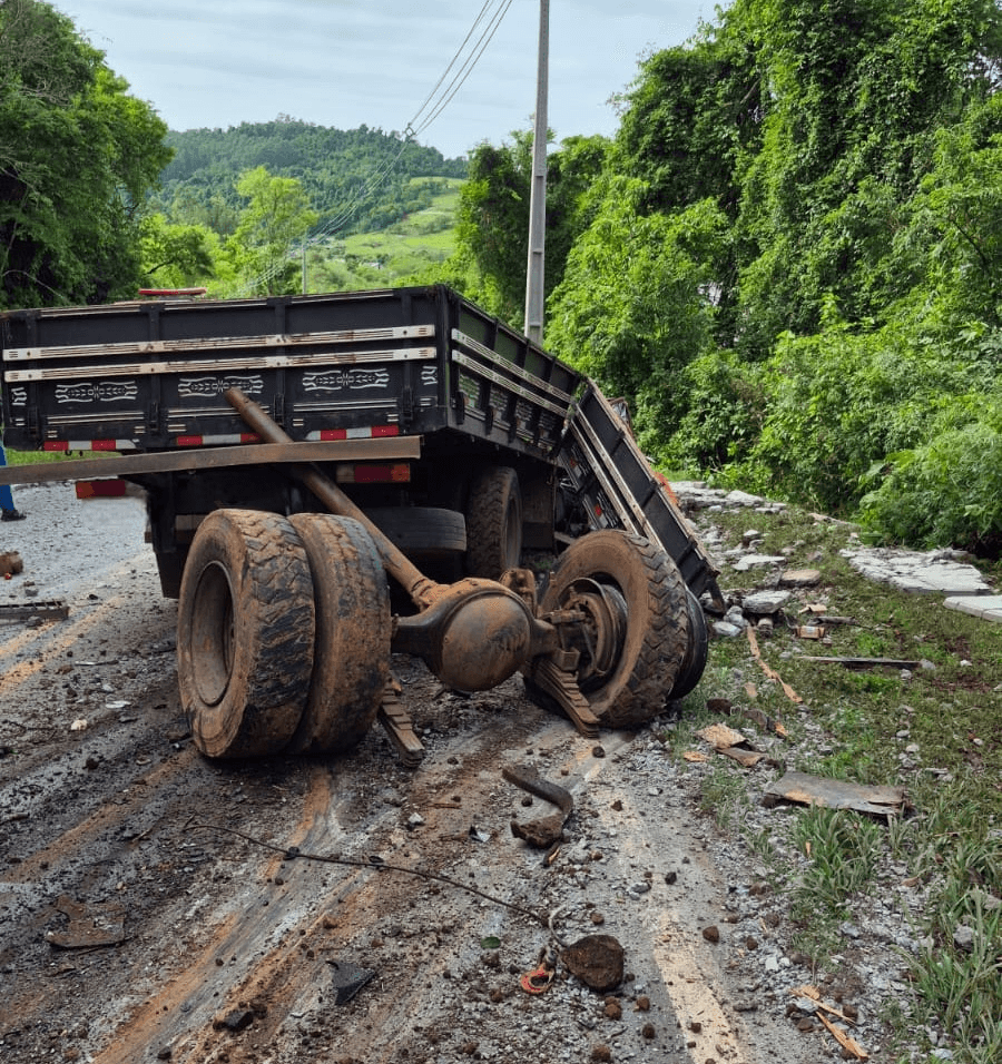 Caminhoneiro perde a vida em tragédia no interior de Itapiranga