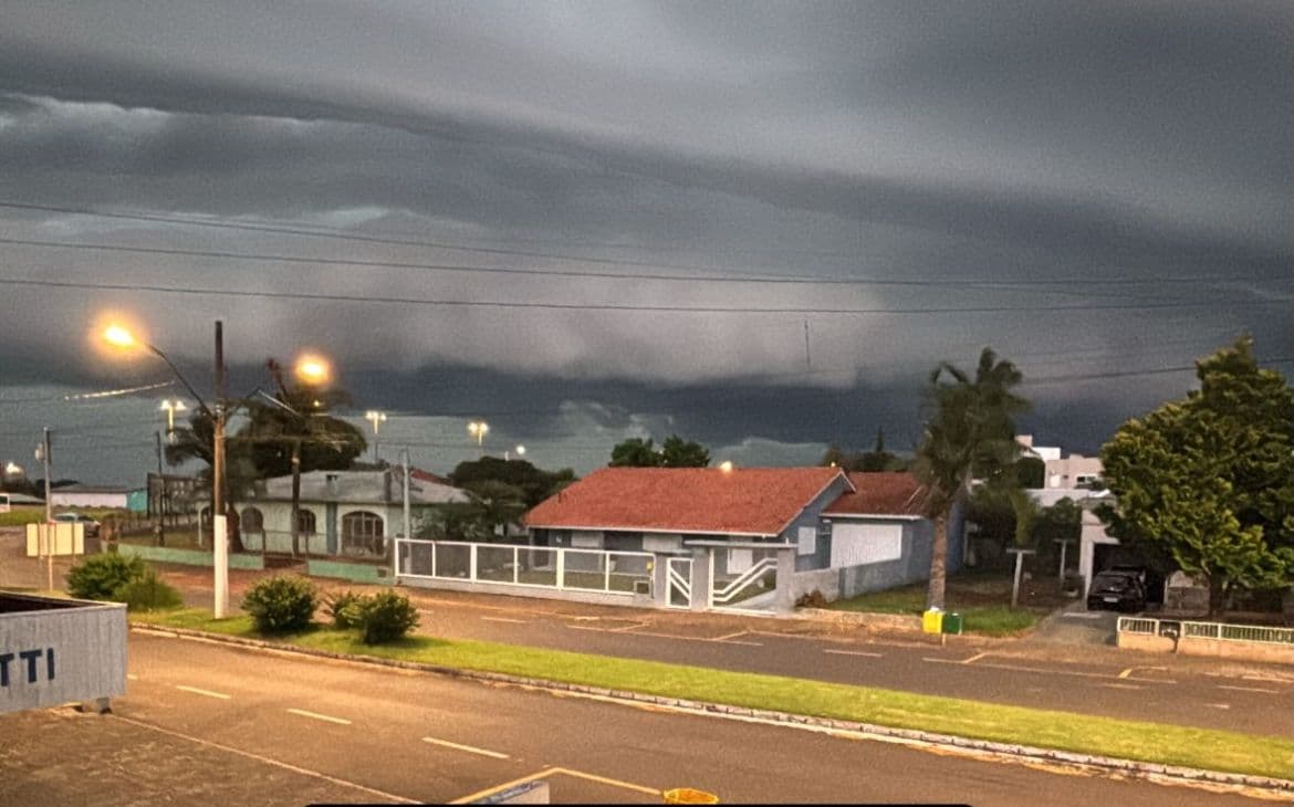 Defesa Civil alerta para temporais e risco de alagamentos em Santa Catarina