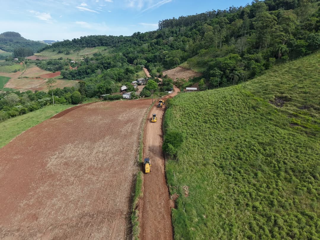 Sul Brasil intensifica recuperação de estradas rurais em Linha São Carlos