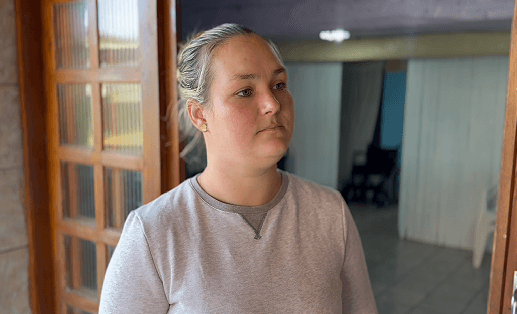 Filha volta para cuidar dos pais doentes e perde os dois no mesmo dia