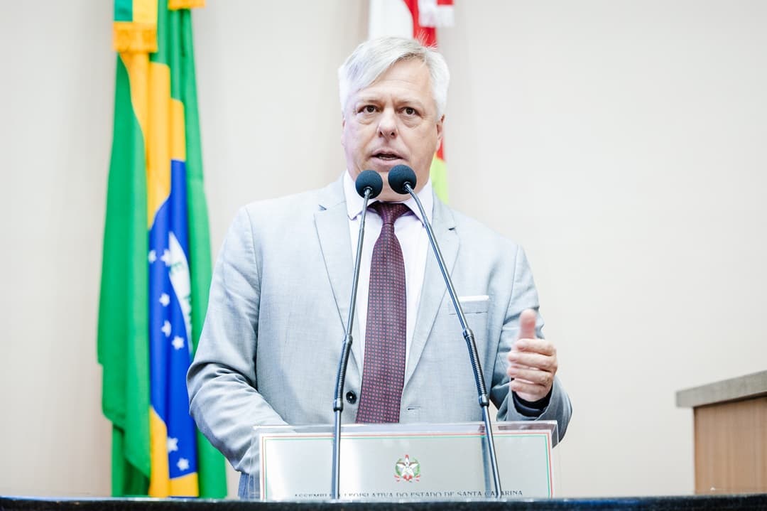 Deputado pressiona governo de SC por redução do ICMS sobre combustíveis