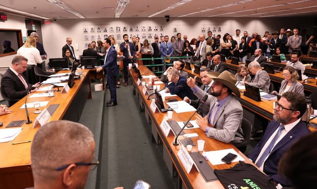 Deputado de SC é suspenso por 60 dias em decisão do Conselho de Ética da Câmara