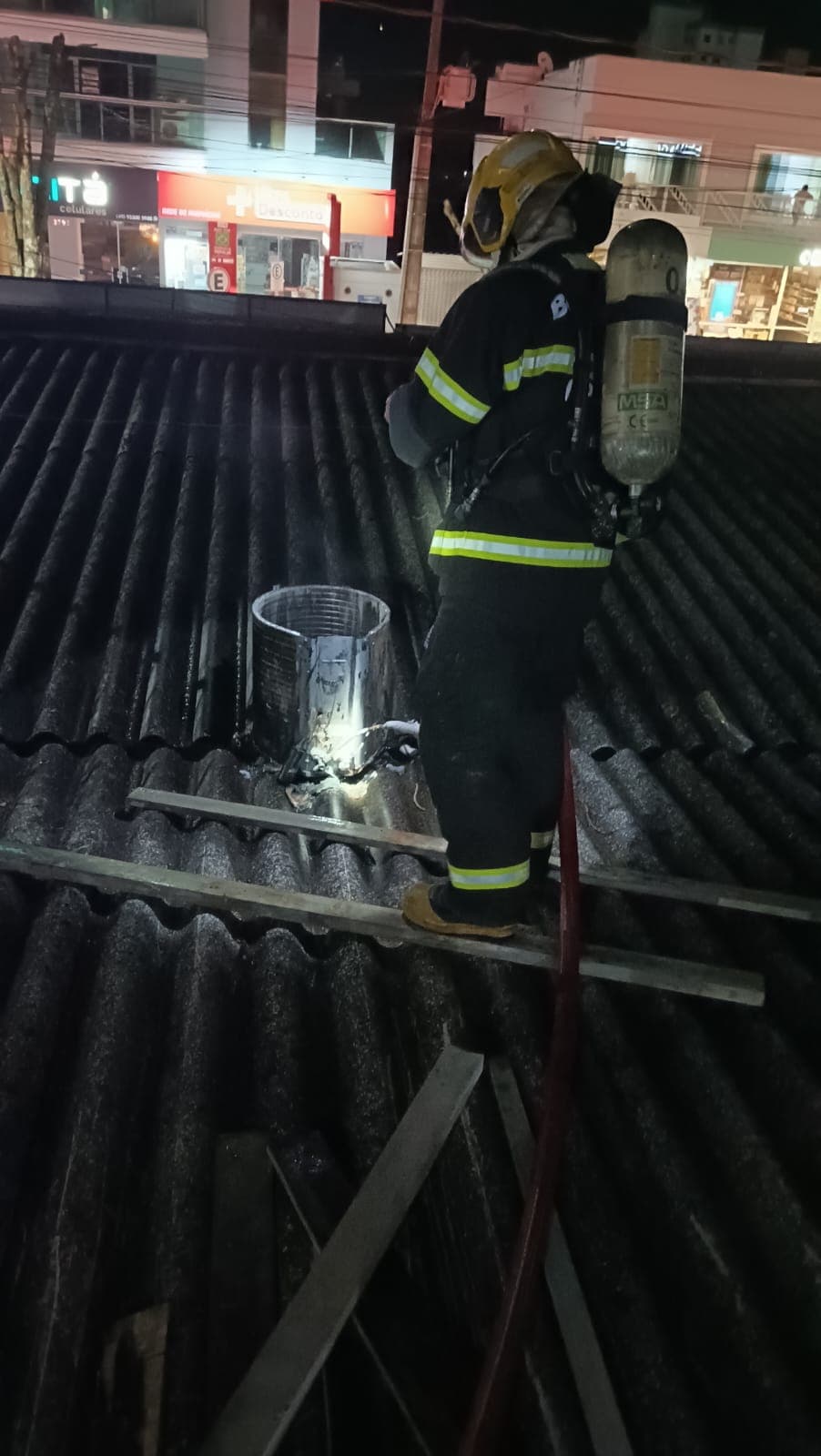 Incêndio em aparelho de ar-condicionado mobiliza equipes dos bombeiros em Pinhalzinho (Foto por CBM)