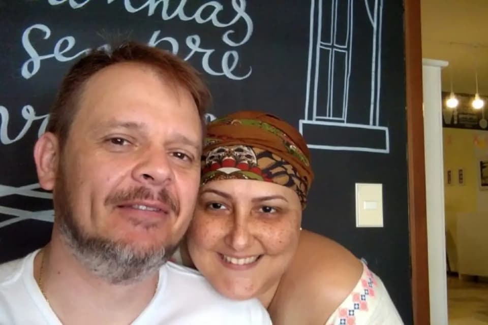 Breno ao lado da companheira Lilian (Foto por Arquivo pessoal)