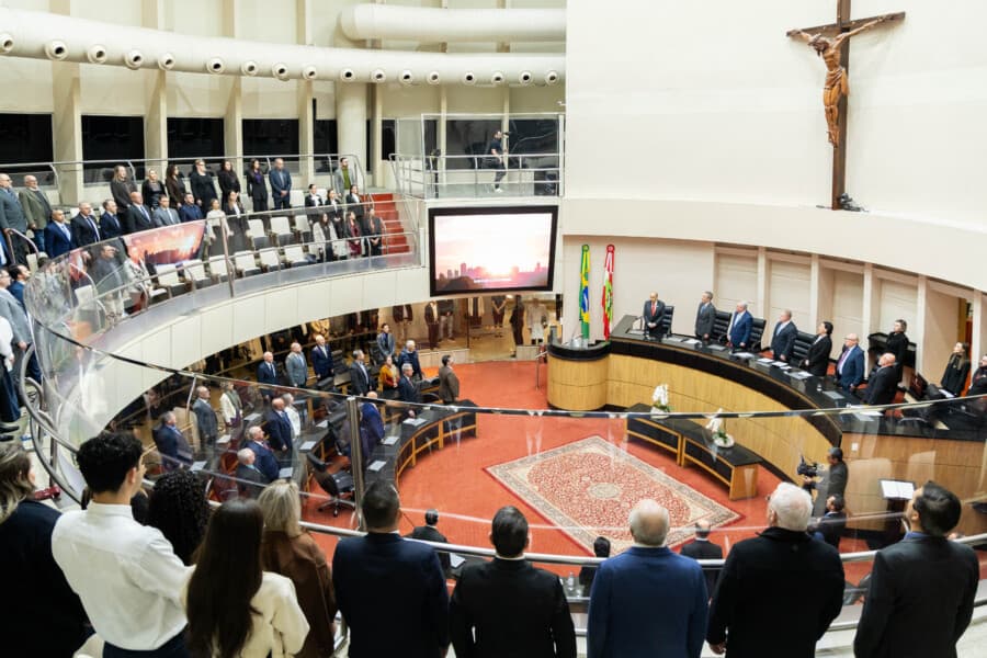 Alesc homenageia Fecomércio-SC, Sesc e Senac em sessão especial