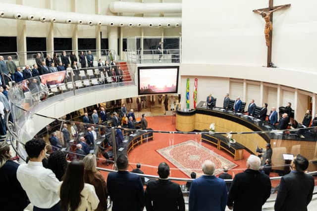 Alesc homenageia Fecomércio-SC, Sesc e Senac em sessão especial