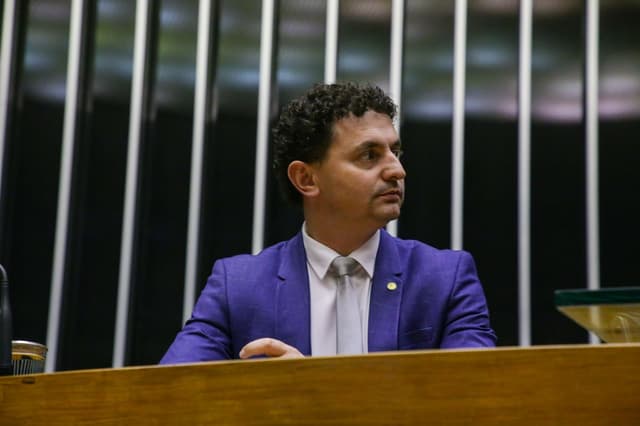 Deputado aciona TCU para suspender licitação do STF sobre monitoramento de redes sociais