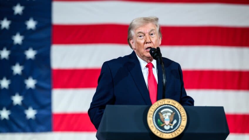 Paz no Golfo? Anúncio de Donald Trump prevê fim do bloqueio naval no Estreito de Ormuz