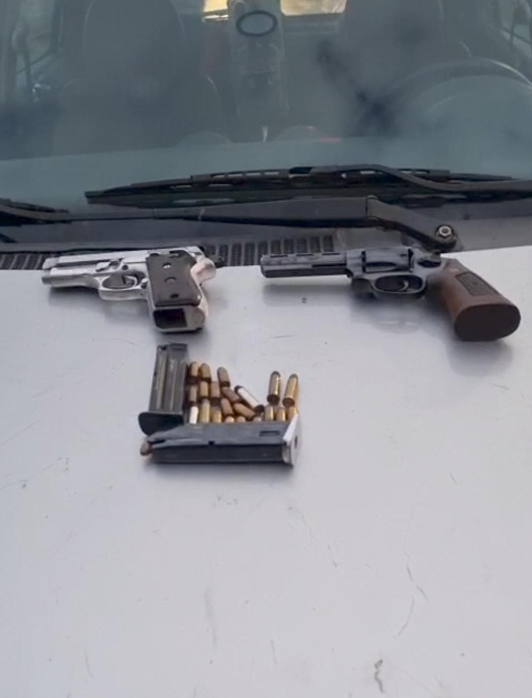 PRF apreende armas de fogo na BR-480 em Chapecó durante operação conjunta de segurança