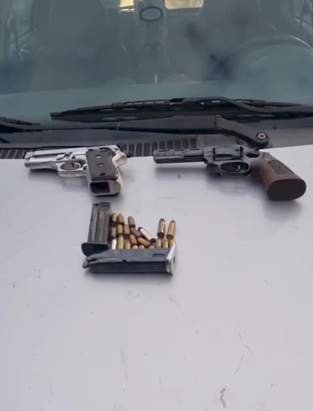 PRF apreende armas de fogo na BR-480 em Chapecó durante operação conjunta de segurança