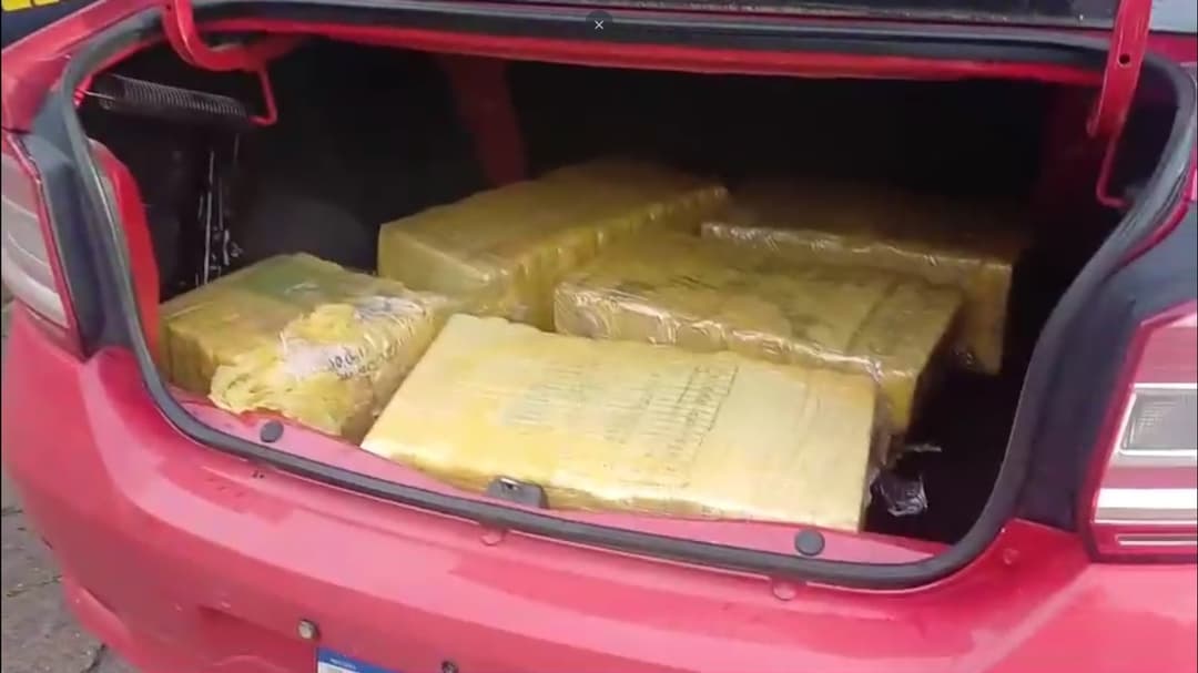 Tentativa de fuga termina com apreensão de grande carga de maconha em Chapecó