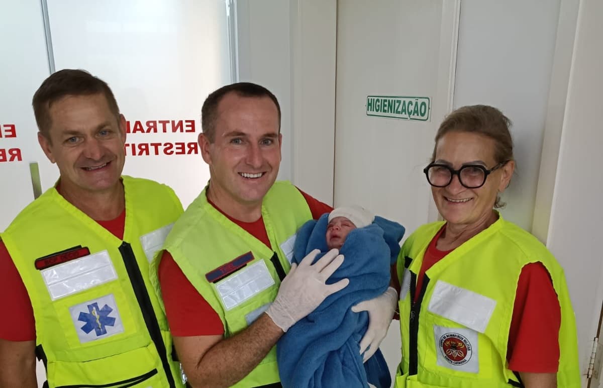 Equipe envolvida na ocorrência (Foto por Corpo de Bombeiros)