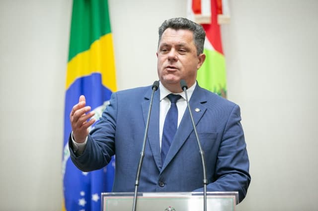 “A direita não sabe fazer oposição”, afirma Ivan Naatz após eleições