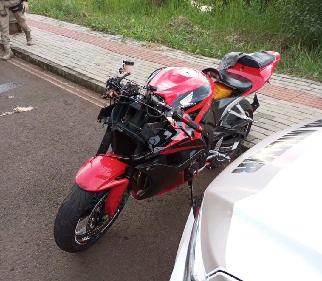Motociclista sofre queda de Honda de alta potência