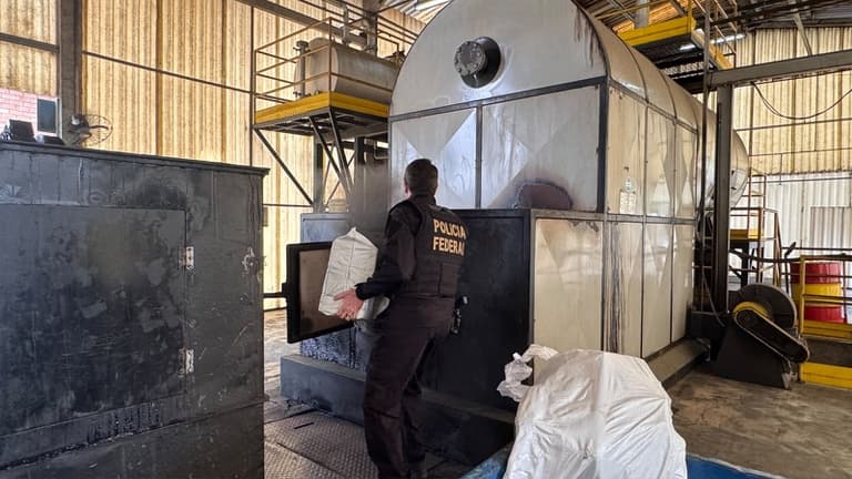 Polícia Federal destrói mais de 2 toneladas de drogas em SC