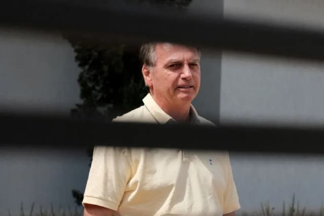 Defesa de Bolsonaro recorre ao STF para suspender cumprimento da pena