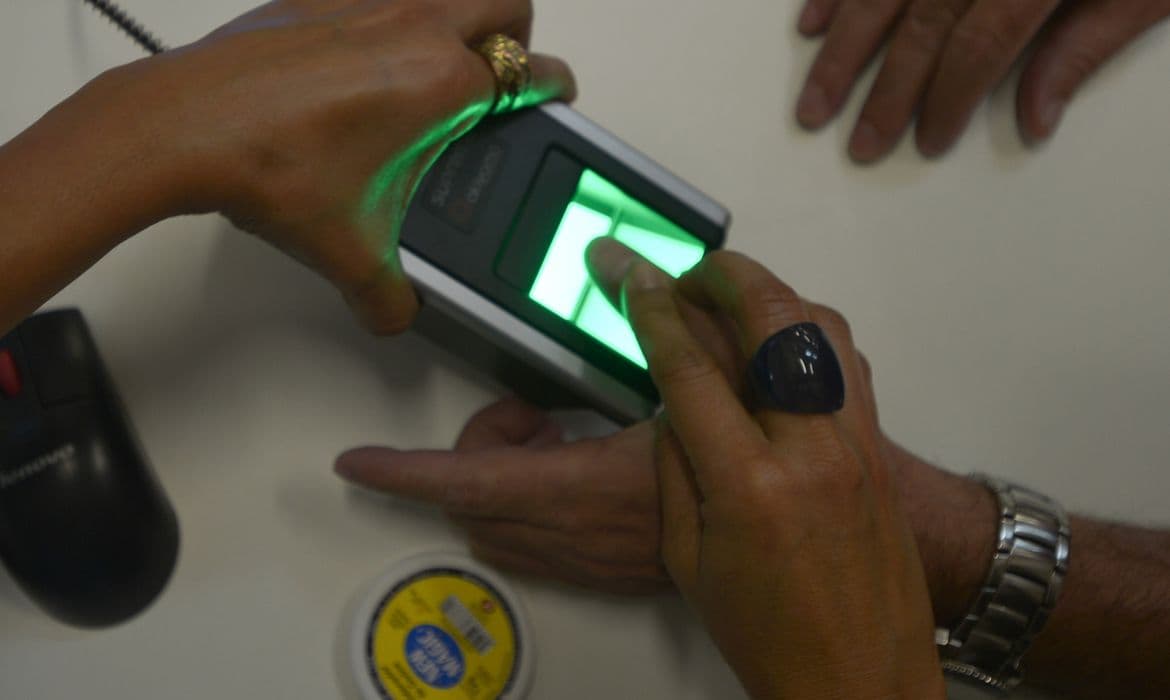 INSS alerta para golpes que usam informação falsa sobre biometria (Foto por Marcello Casal Jr./Arquivo Agência Brasil)