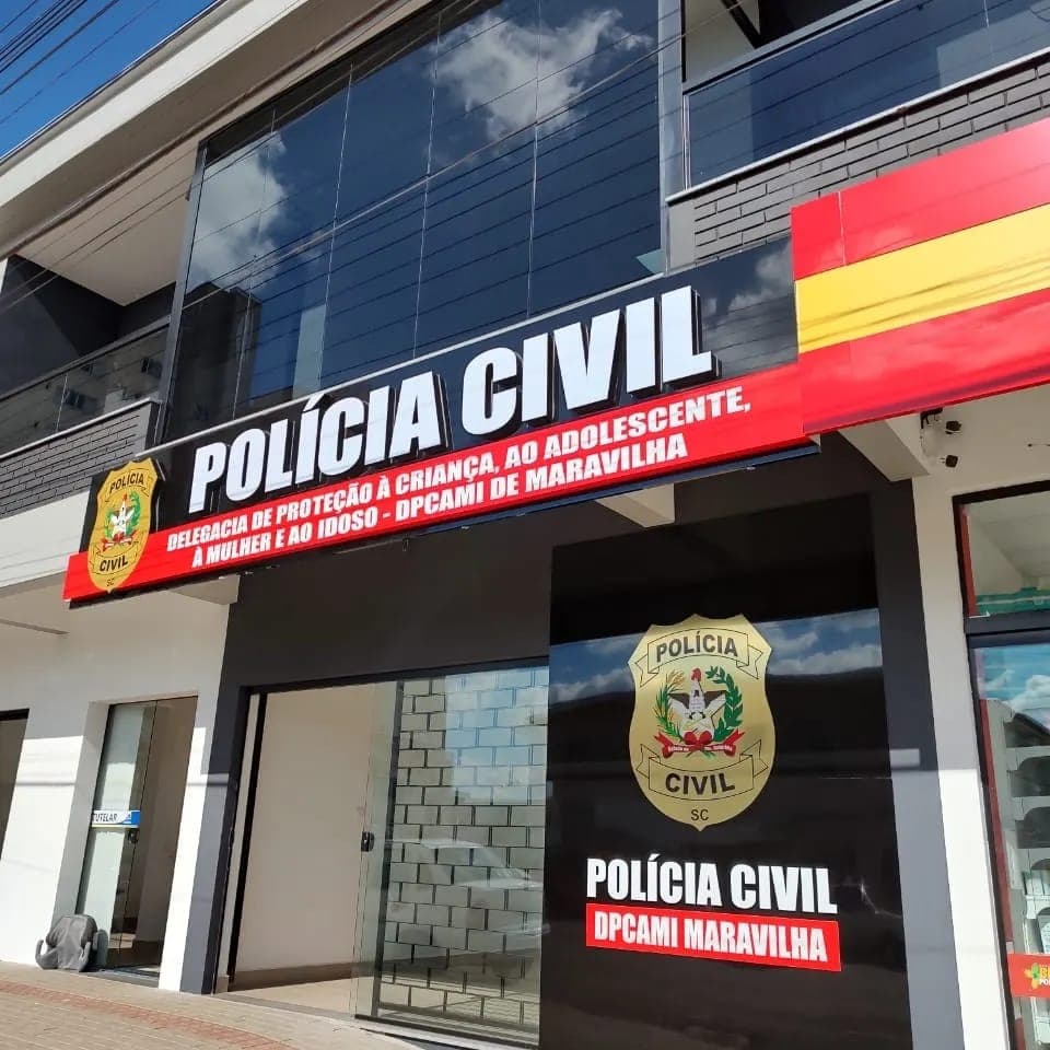 Arma irregular é apreendida e suspeito preso durante investigação de violência doméstica em Maravilha