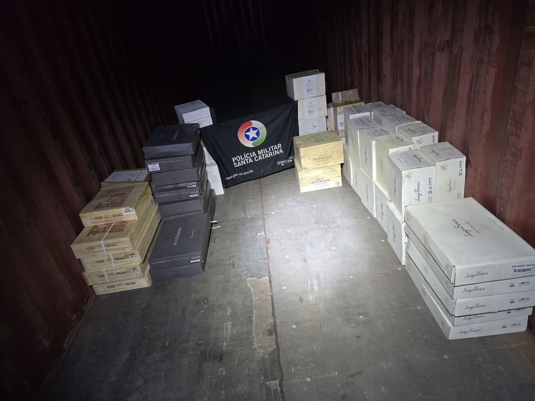 PM encontra 416 garrafas de vinho argentino em Iraceminha
