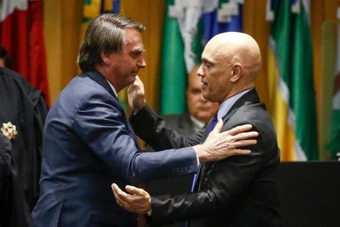 Moraes cobra explicações de Bolsonaro em 24h sobre suposto acesso a vídeo durante prisão domiciliar