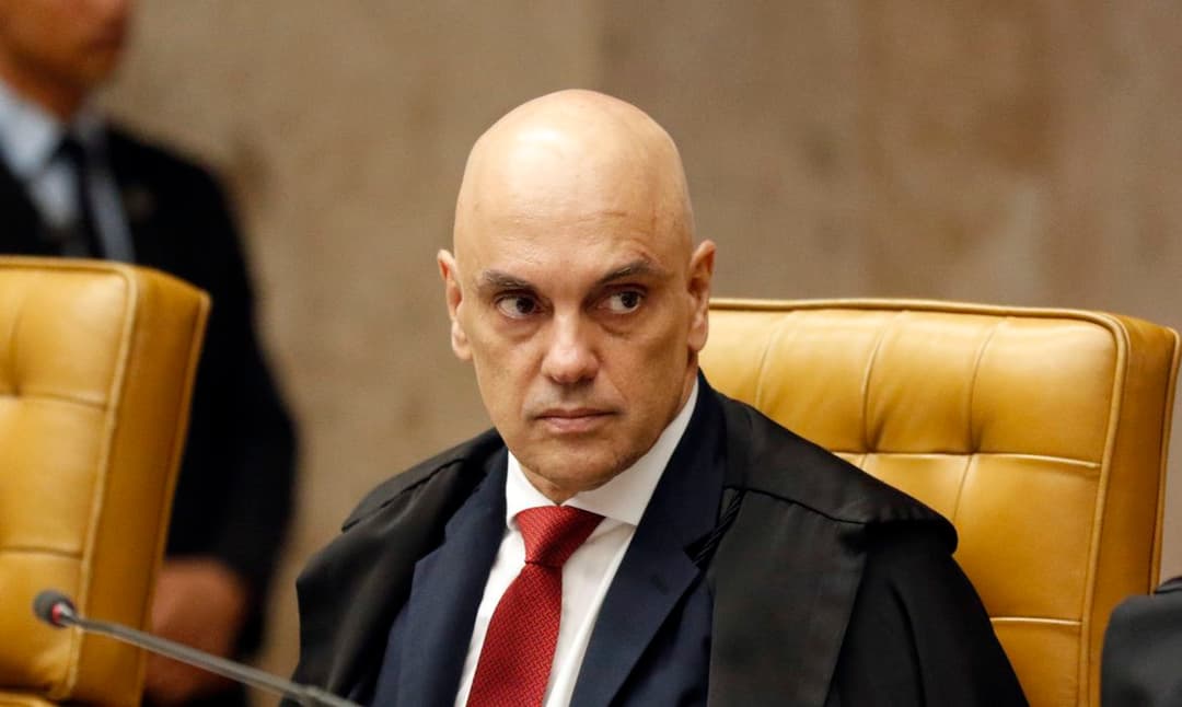 Divulgação de carta leva Moraes a suspender visitas de Flávio Bolsonaro ao pai