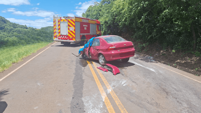 Motorista de 78 anos morre em acidente envolvendo três veículos
