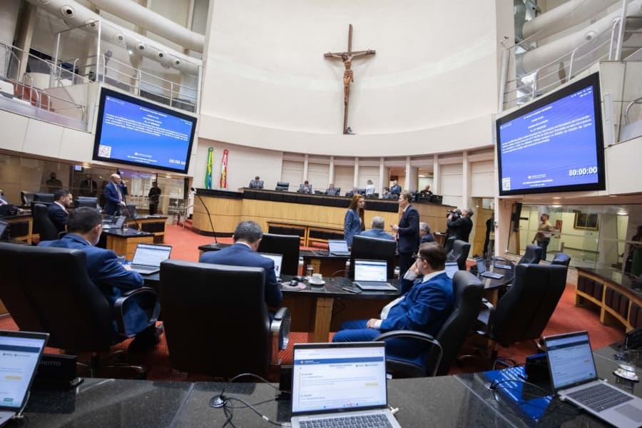 Alesc aprova lei que garante presença de ambos os responsáveis em atendimentos médicos de menores