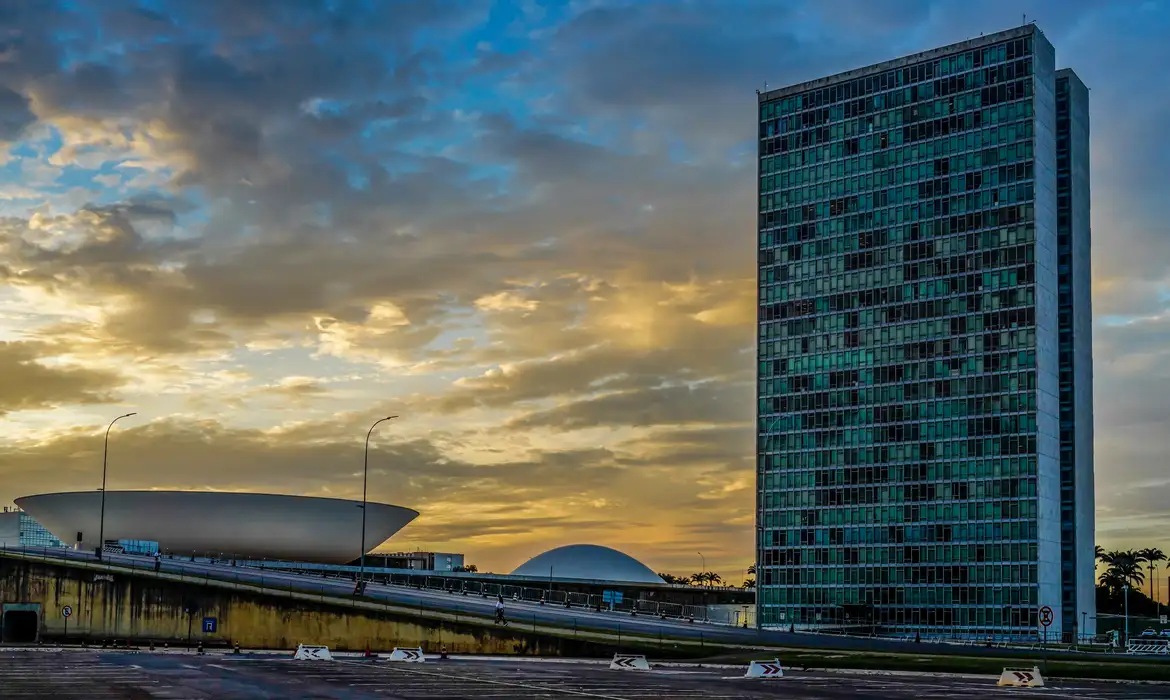 PEC do fim da escala 6x1 não será votada antes das eleições