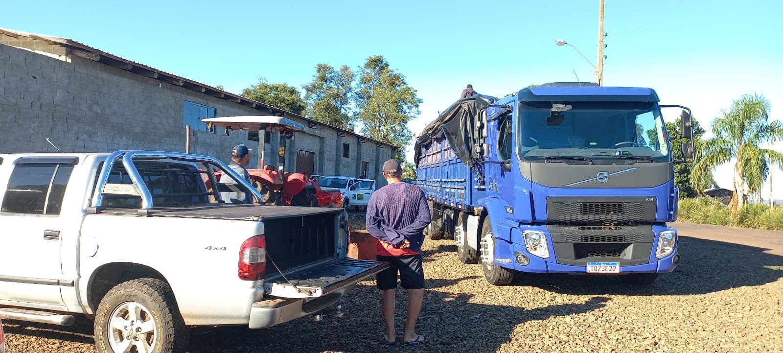 Sul Brasil realiza entrega de sementes de pastagem aos agricultores do município (Foto por Ascom)