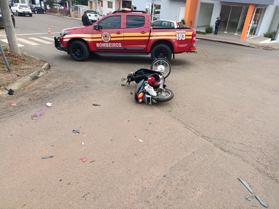 Motociclista sofre traumatismo craniano após colisão no Oeste