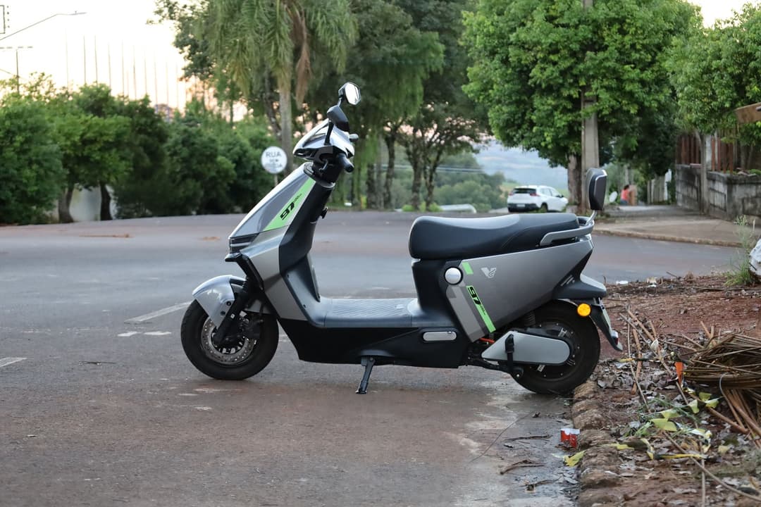 Vereadores criam lei que estabelece 16 anos para dirigir motinhas elétricas