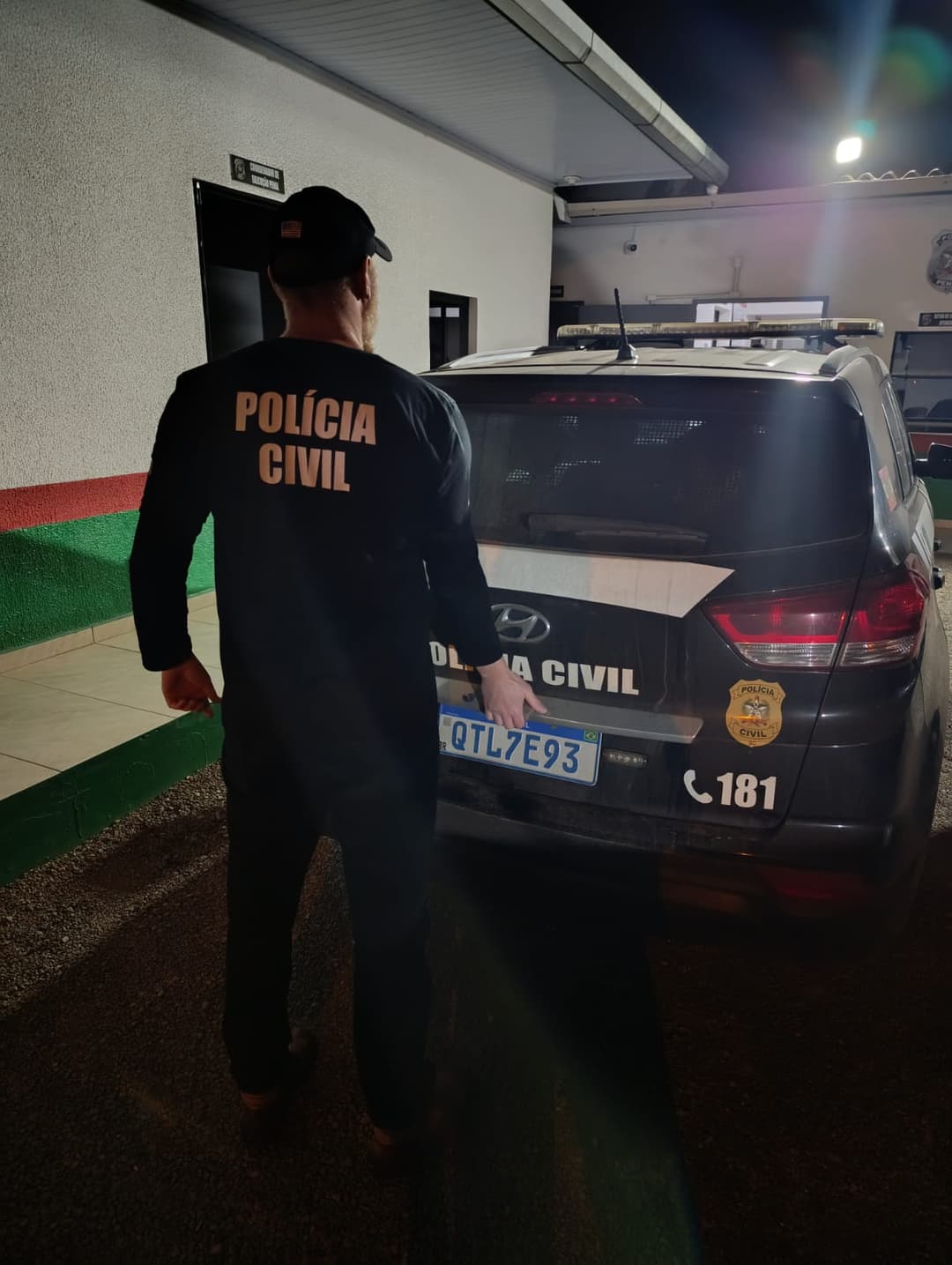 Adolescente pede socorro por WhatsApp e padrasto é preso em flagrante em Saudades