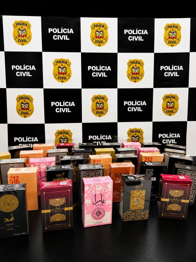 33 frascos de perfumes com suspeita de irregularidade são apreendidos em Chapecó